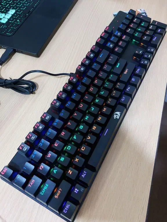 مدل K208سوییچ مکانیکال آبیFull-Sizeنورپردازی RGB|قطعات و لوازم جانبی رایانه|پرند, فاز ۶|دیوار