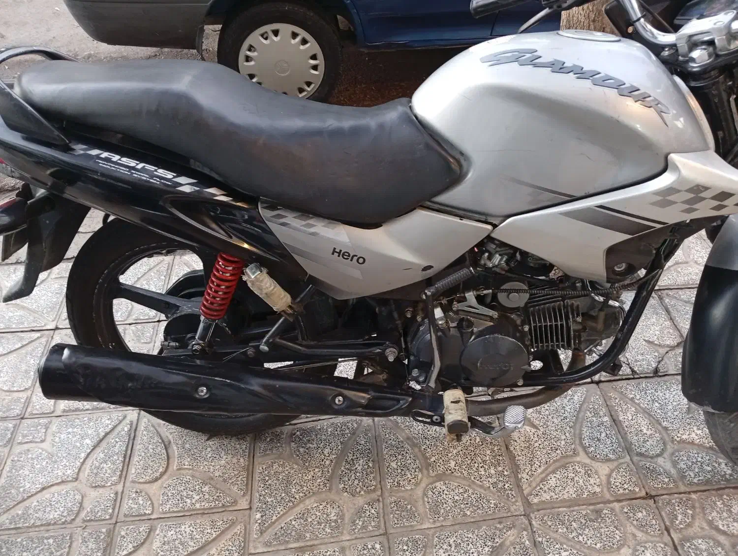 هیرو کلارامو ۱۵۰ سند بنام|موتورسیکلت|نیشابور, کشتارگاه|دیوار