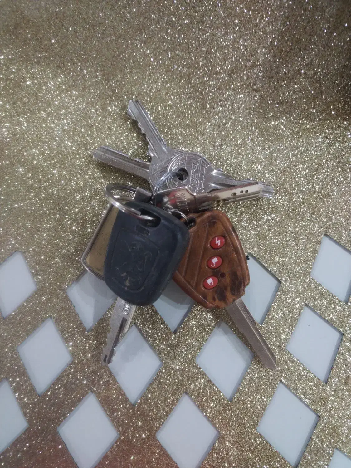 سویچ وکلید گمشده|اشیا|مریوان, |دیوار