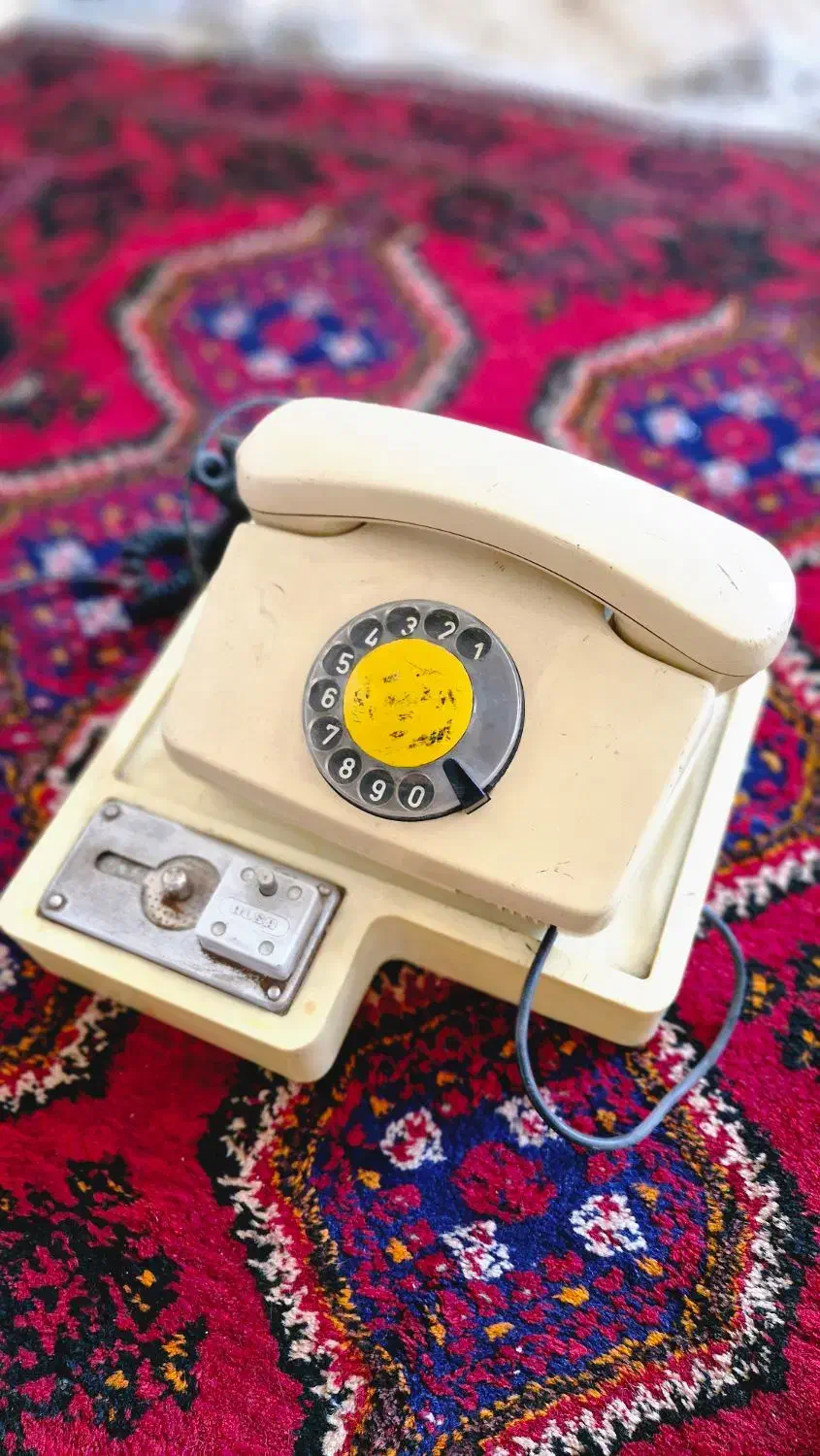 تلفن قدیمی|کلکسیون اشیاء عتیقه|ملکآباد, |دیوار