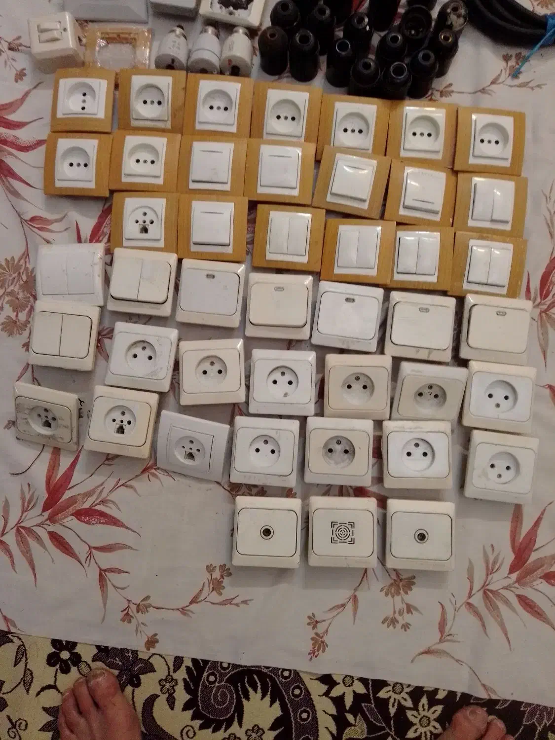 کلیدوپریزوسیم وسر پیچ لامپ|مصالح و تجهیزات ساختمان|تهران, نبی اکرم|دیوار