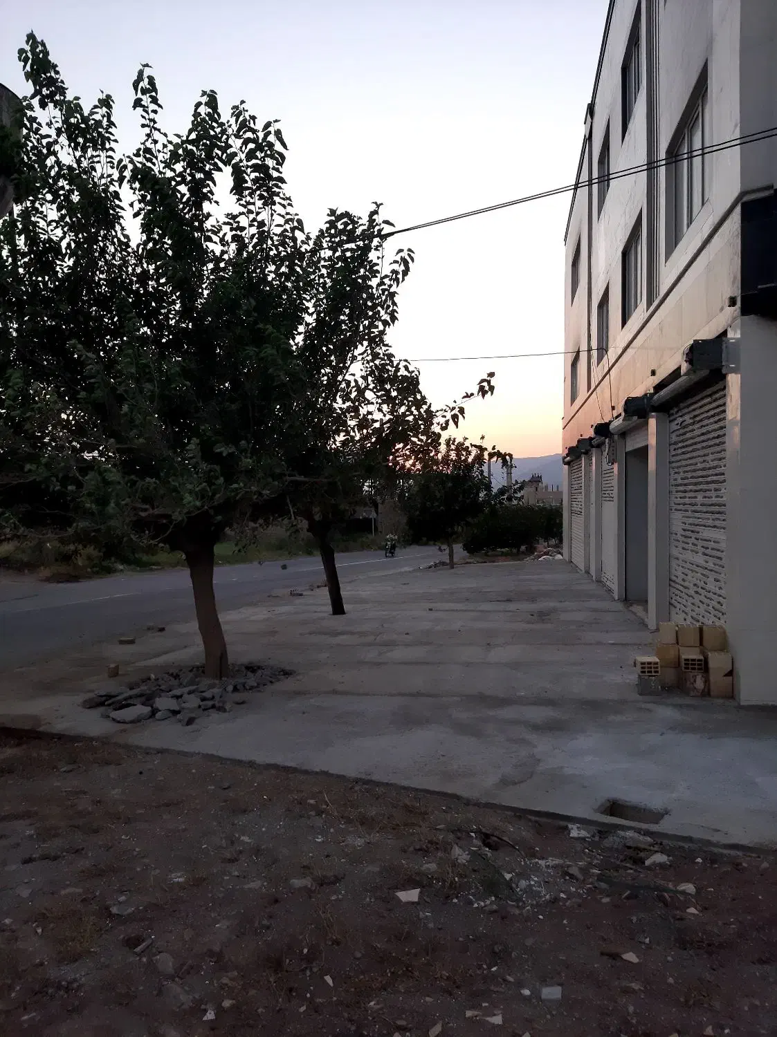 اجاره دو باب مغازه خیابان پادگان|اجارهٔ مغازه و غرفه|منجیل, |دیوار