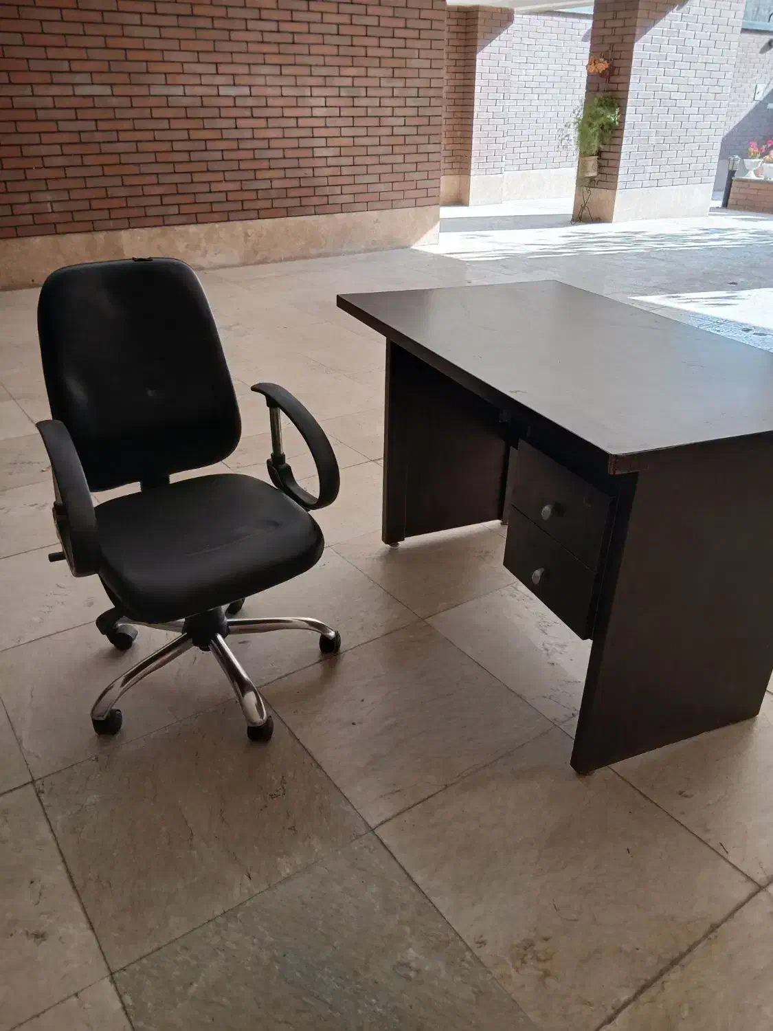 صندلی چرخ دار اداری و میز اداری تحریر|دفتر کار|پردیس, فاز ۴|دیوار