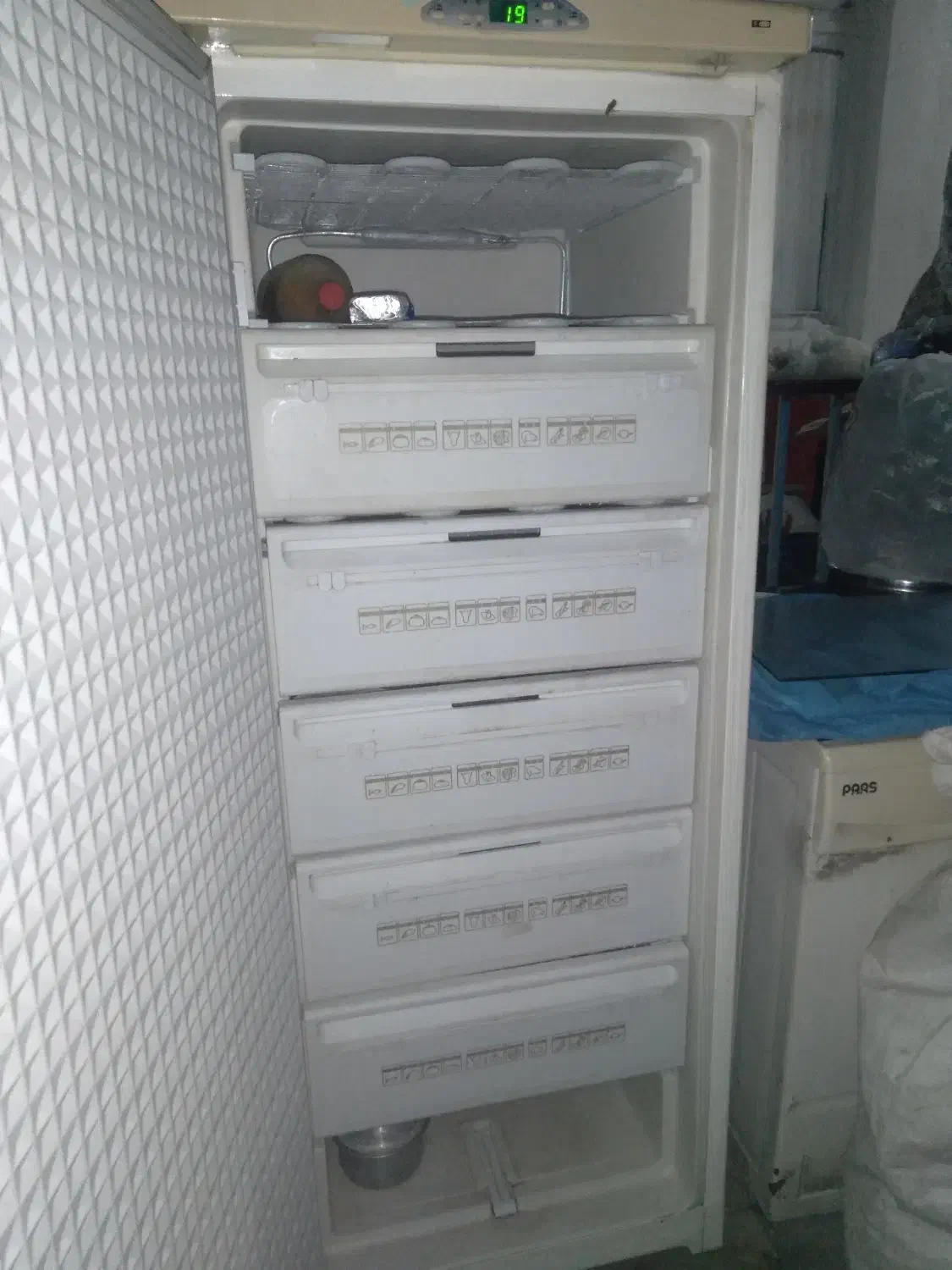 پنجره آلومنیوم ، یخچال فریزر ، سینگ ، شیرآب|عمدهفروشی|لشت نشا, |دیوار