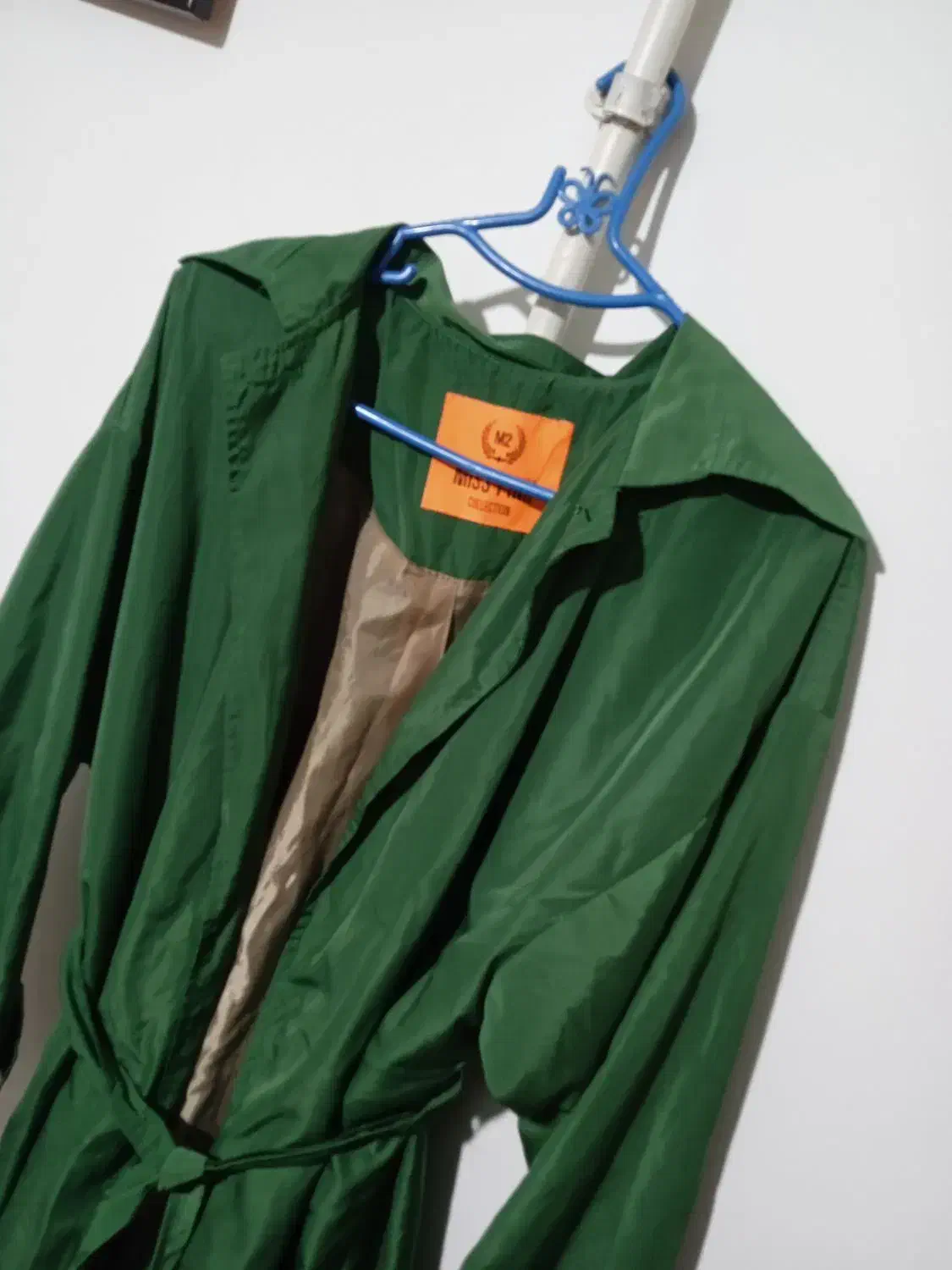 بارونی|لباس|کوهدشت, |دیوار