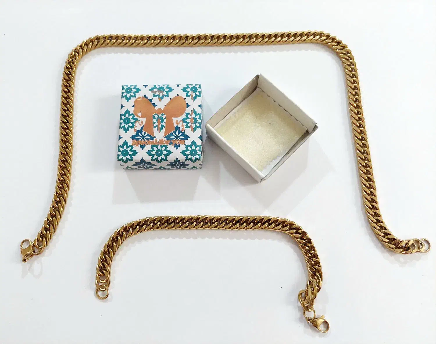 گردنبند خارجی|بدلیجات|کاشان, پامنار|دیوار