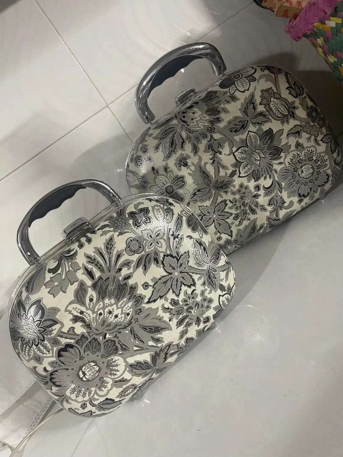 چمدان وسایل عروس و داماد مسافرتی|کیف، کفش، کمربند|بومهن, |دیوار