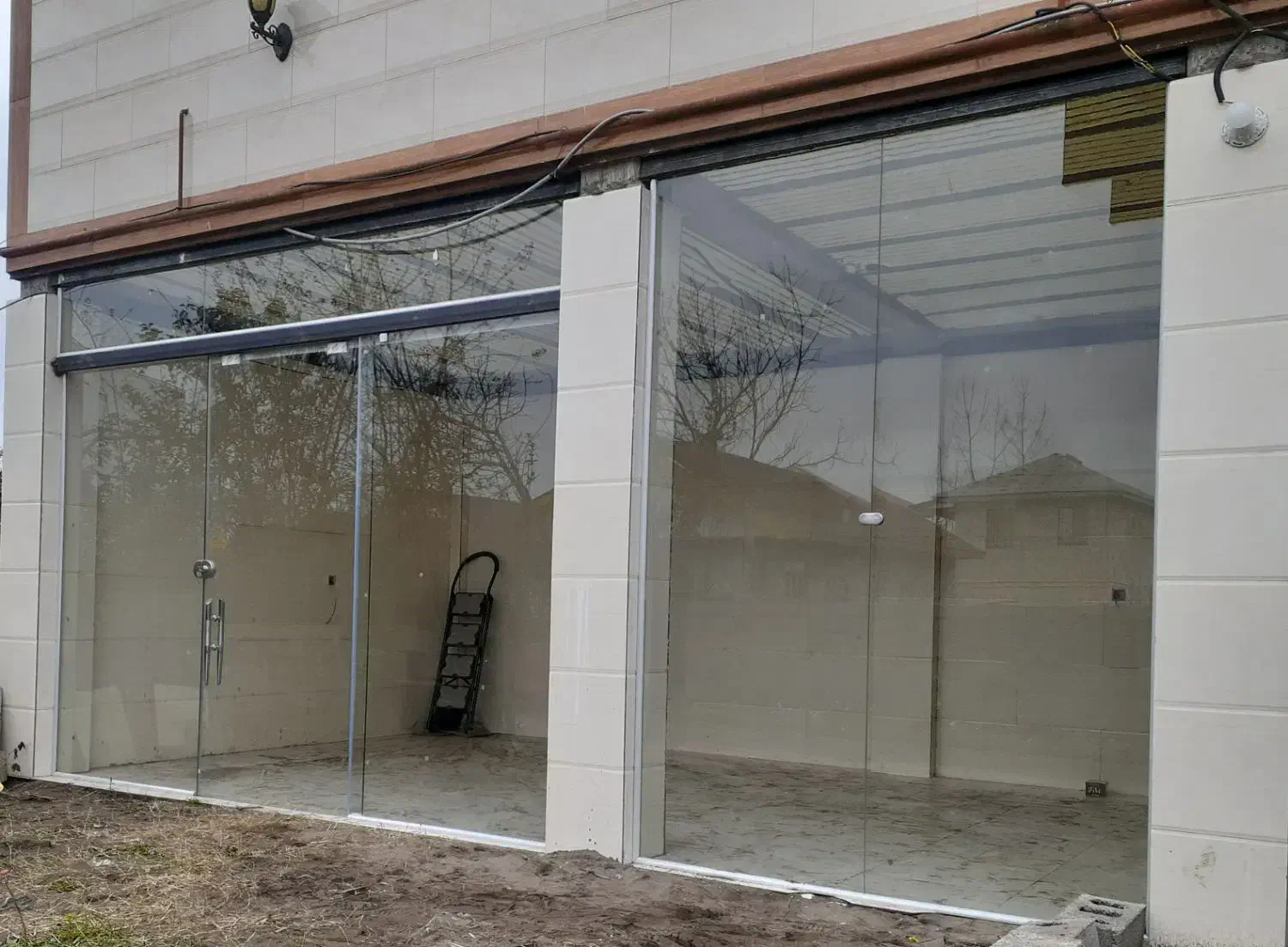 تهیه ونصب شیشه سکوریت|خدمات پیشه و مهارت|رشت, چمارسرا|دیوار