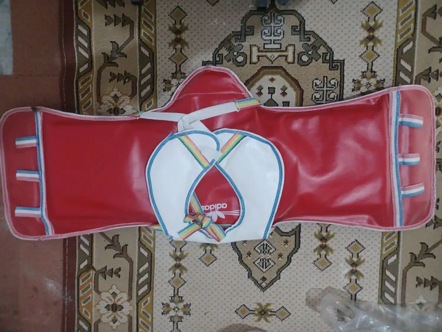 هوگو تکواندو|تجهیزات ورزشی|رباط‌کریم, رباط‌کریم|دیوار