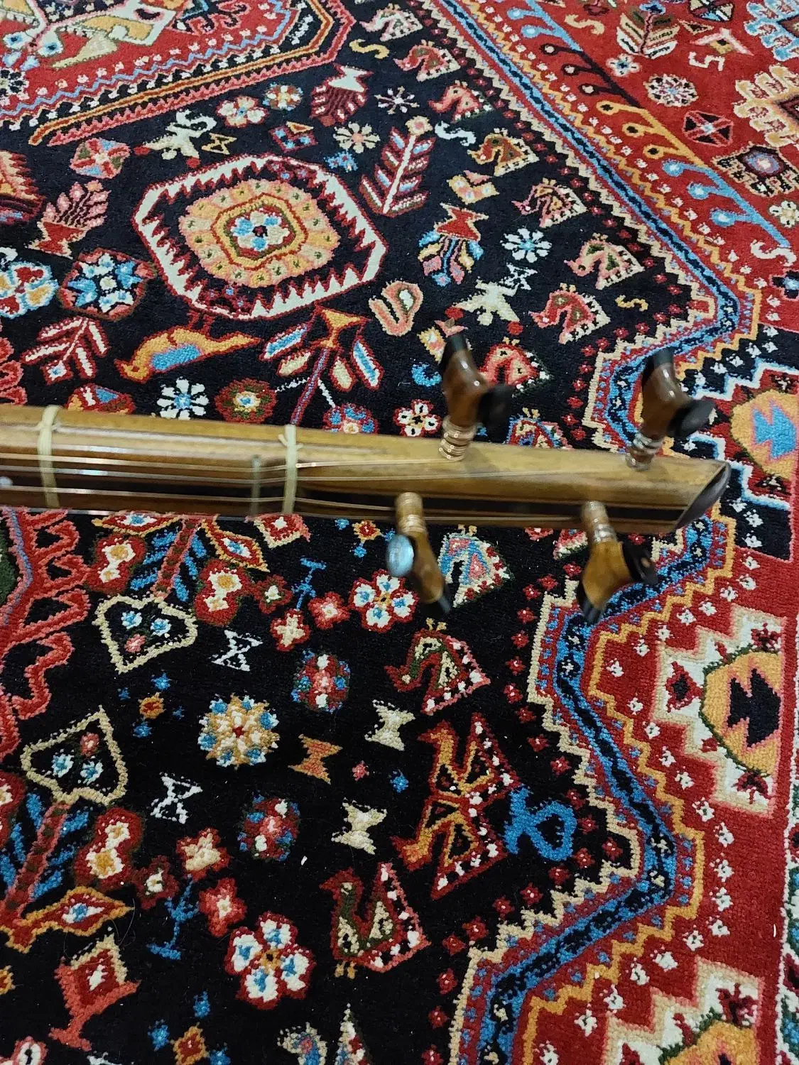 سه تار ارجینی|سازهای سنتی|مشکین‌دشت, |دیوار