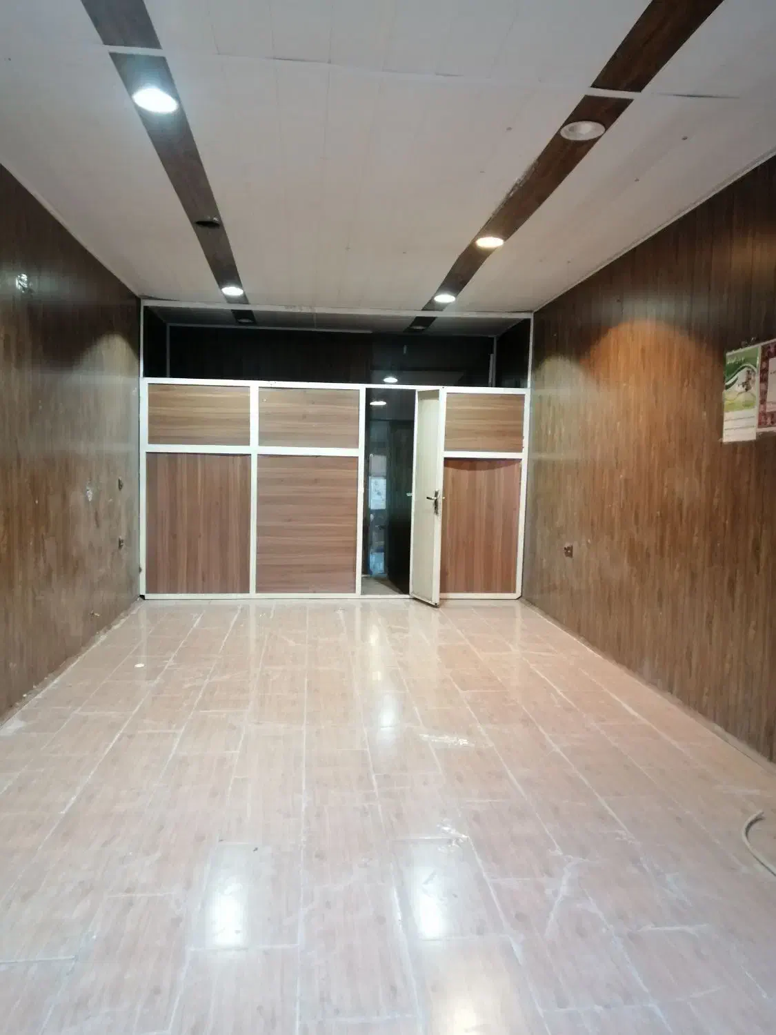 اجاره مغازه 32 متری بیست متری دانشجو|اجارهٔ مغازه و غرفه|کرمان, |دیوار