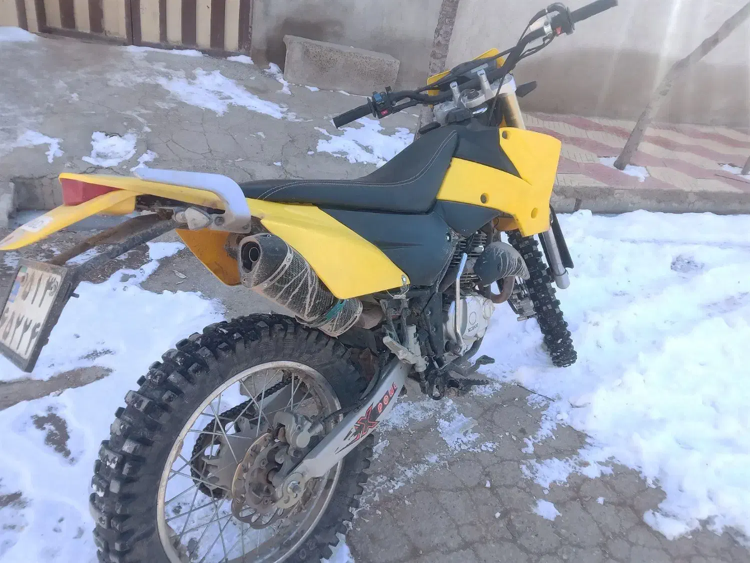 تریل در حد|موتورسیکلت|کبودرآهنگ, |دیوار