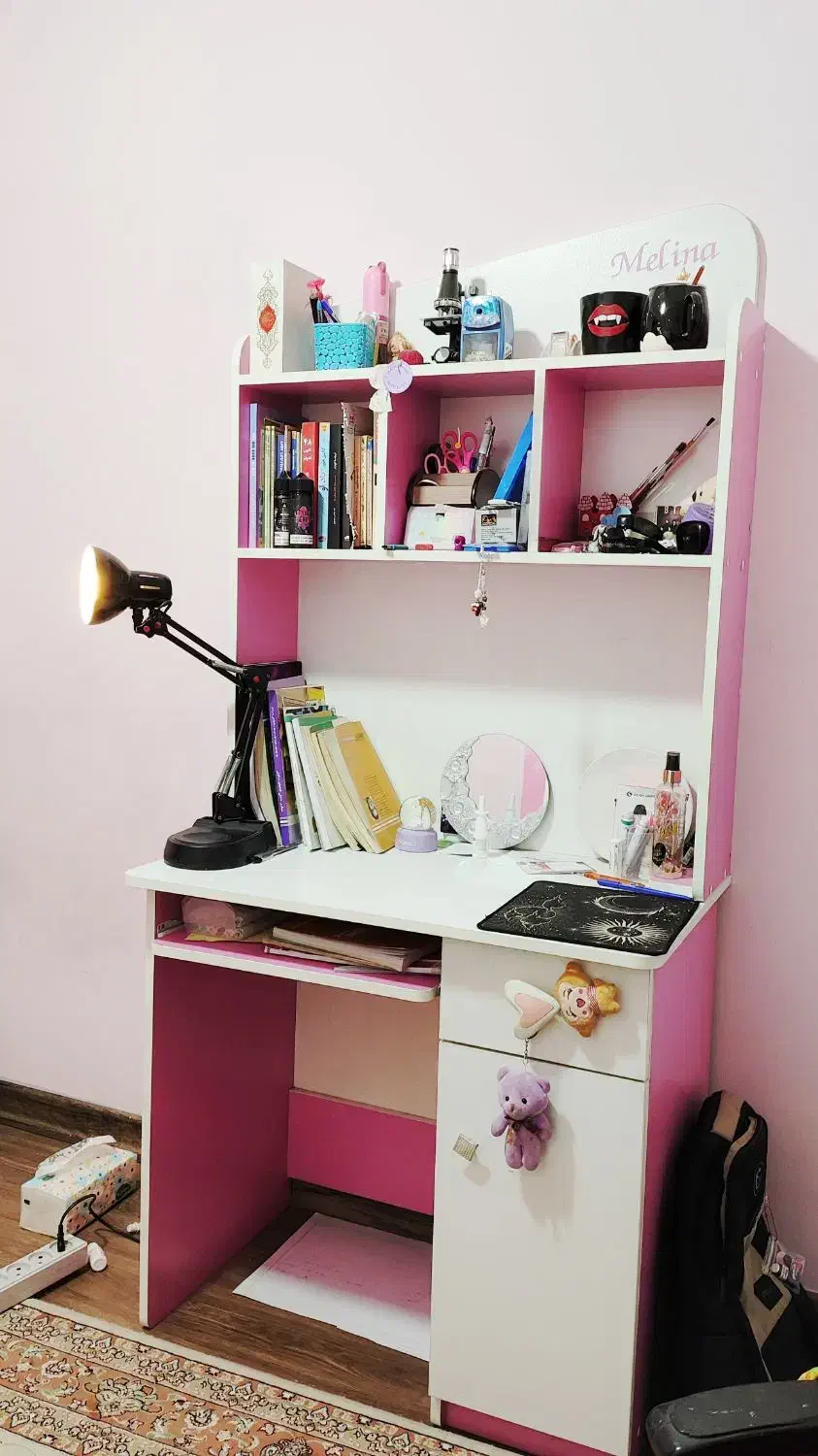 میز تحریر کمد و تخت بسیار محکم و تمیز|تخت و سرویس خواب|تهران, سازمان آب|دیوار