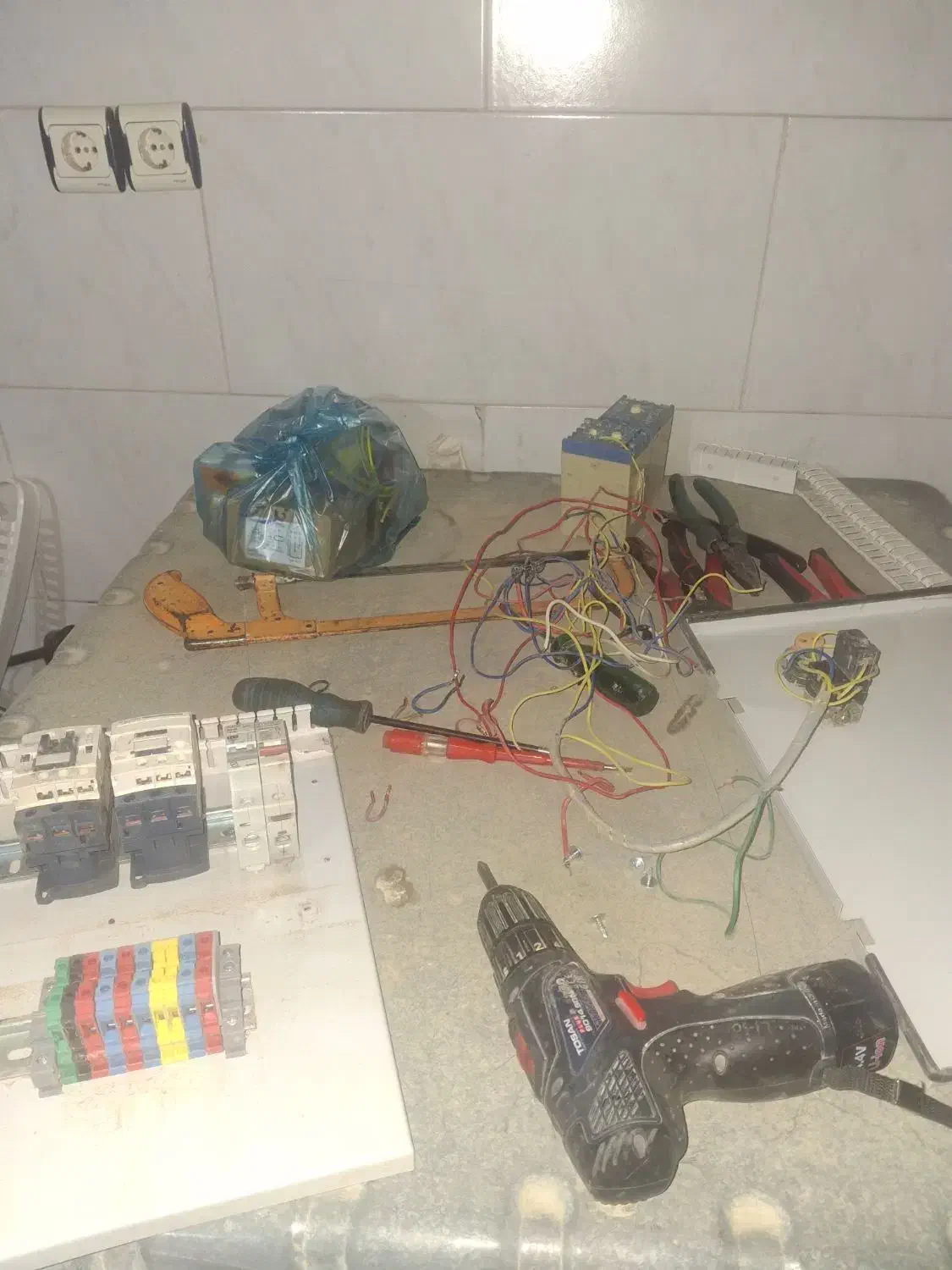 برقکار صنعتی ساختمانی|خدمات پیشه و مهارت|شیراز, شهرک بزین|دیوار