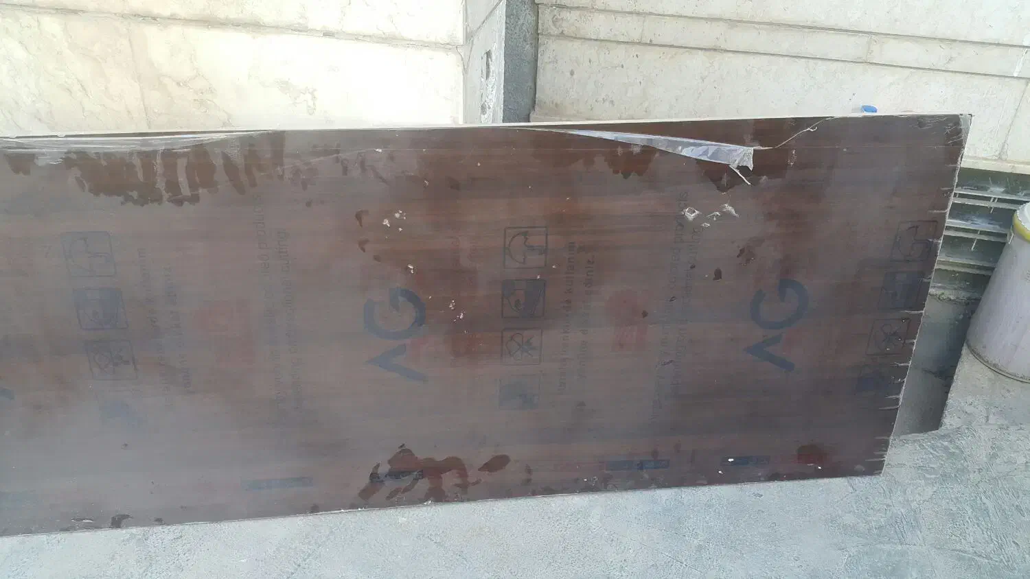 شلف و ورق های گلس کابینت|کتابخانه، شلف، قفسههای دیواری|قوچان, |دیوار