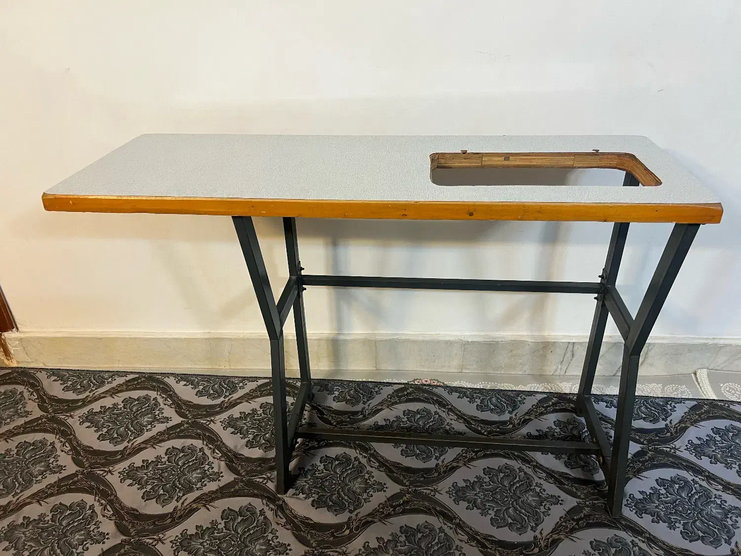 میز|لوازم خیاطی و بافتنی|گنبد کاووس, |دیوار