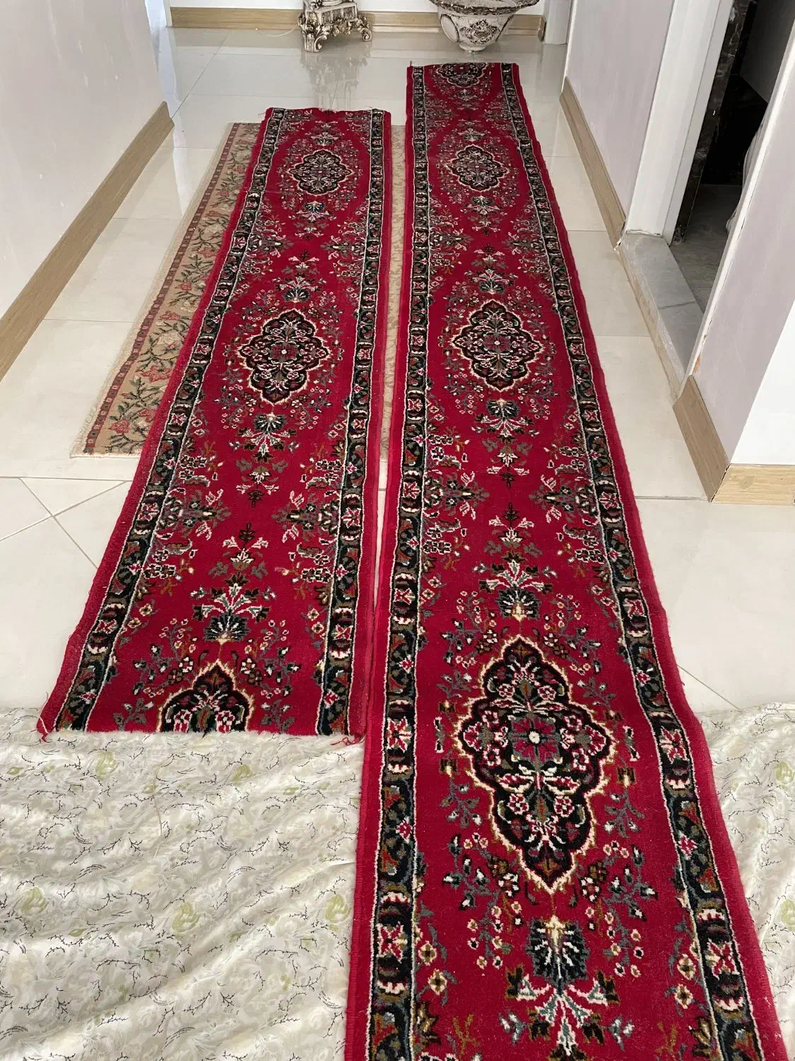 کناره فرش|فرش|نیشابور, کوی فرهنگیان|دیوار