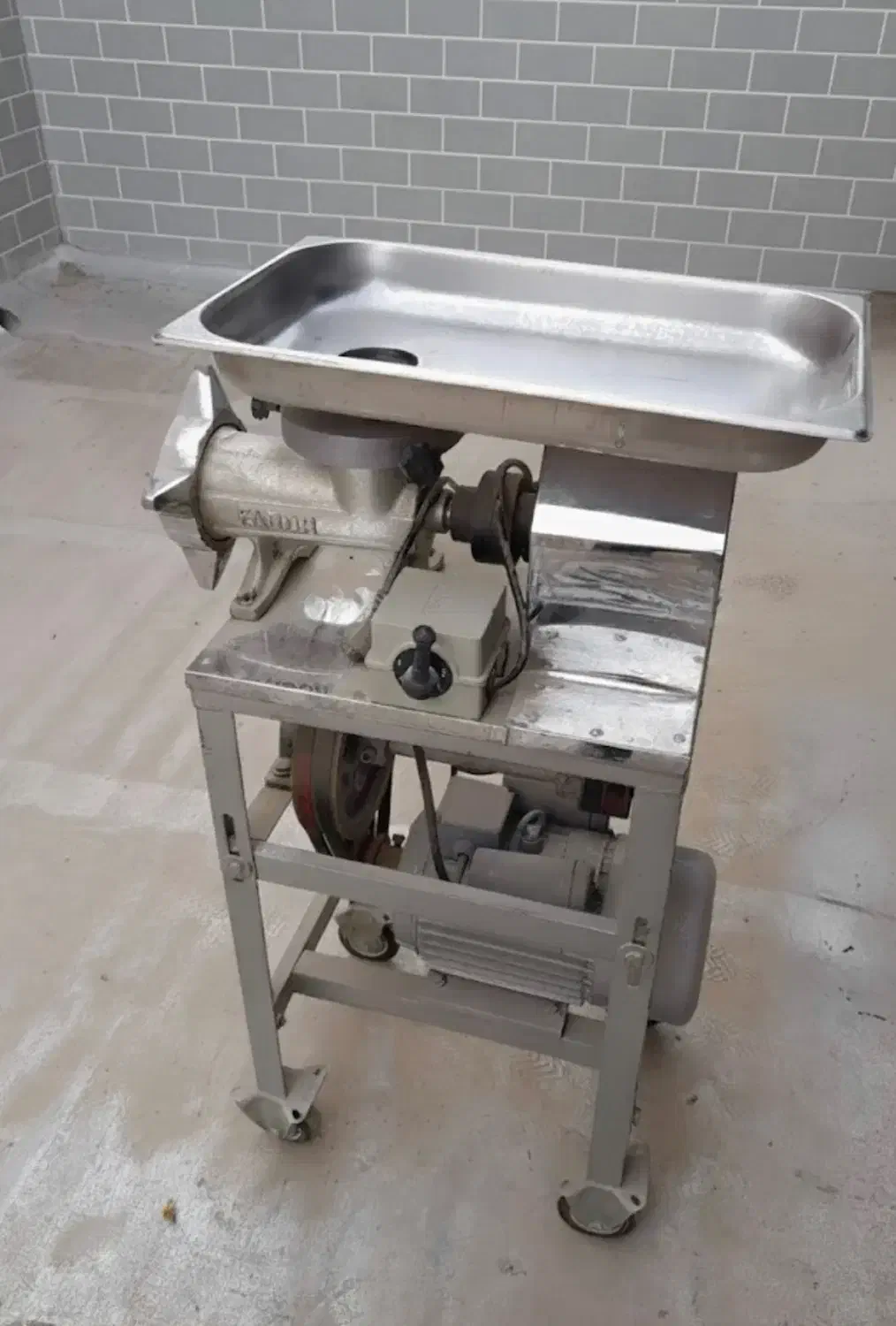 چرخ گوشت صنعتی ۳۲|کافیشاپ و رستوران|فارسان, |دیوار