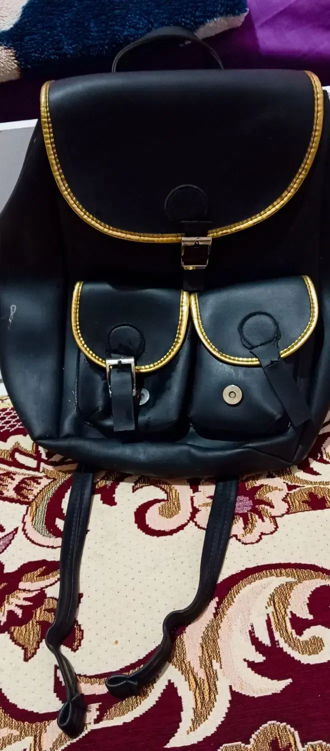 دوعددکیف مدرسه|کیف، کفش، کمربند|اهواز, کوی رمضان|دیوار