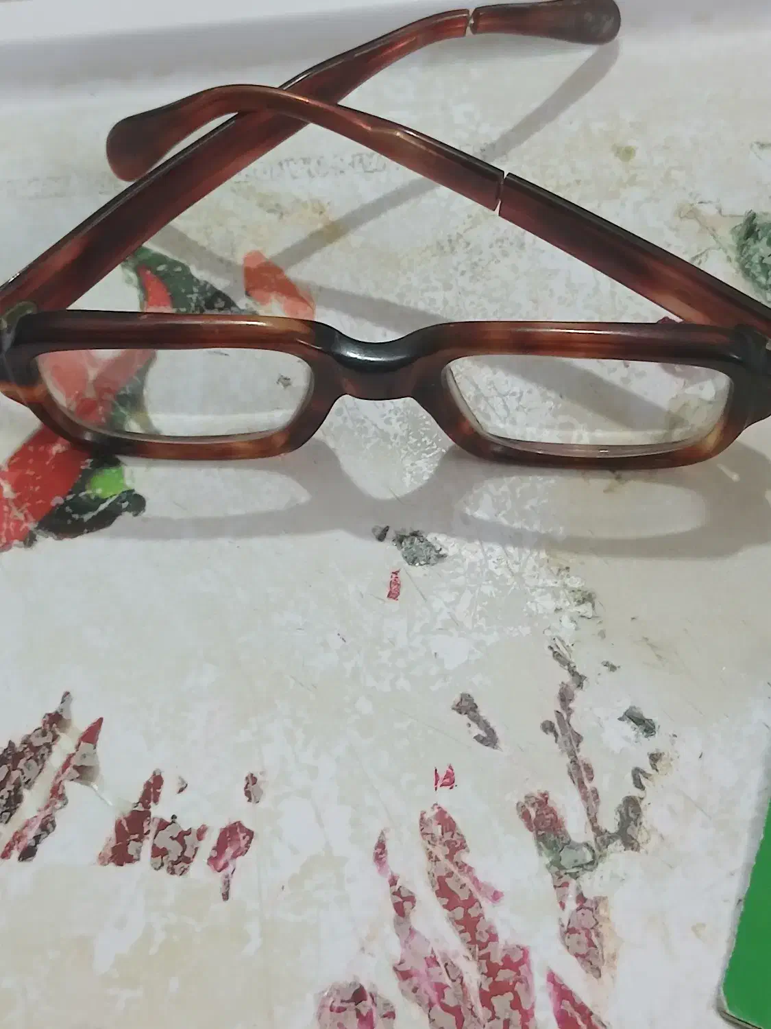 عینک طبی بسیارقدیمی|کلکسیون و سرگرمی|شاهین‌شهر, گزبرخوار|دیوار