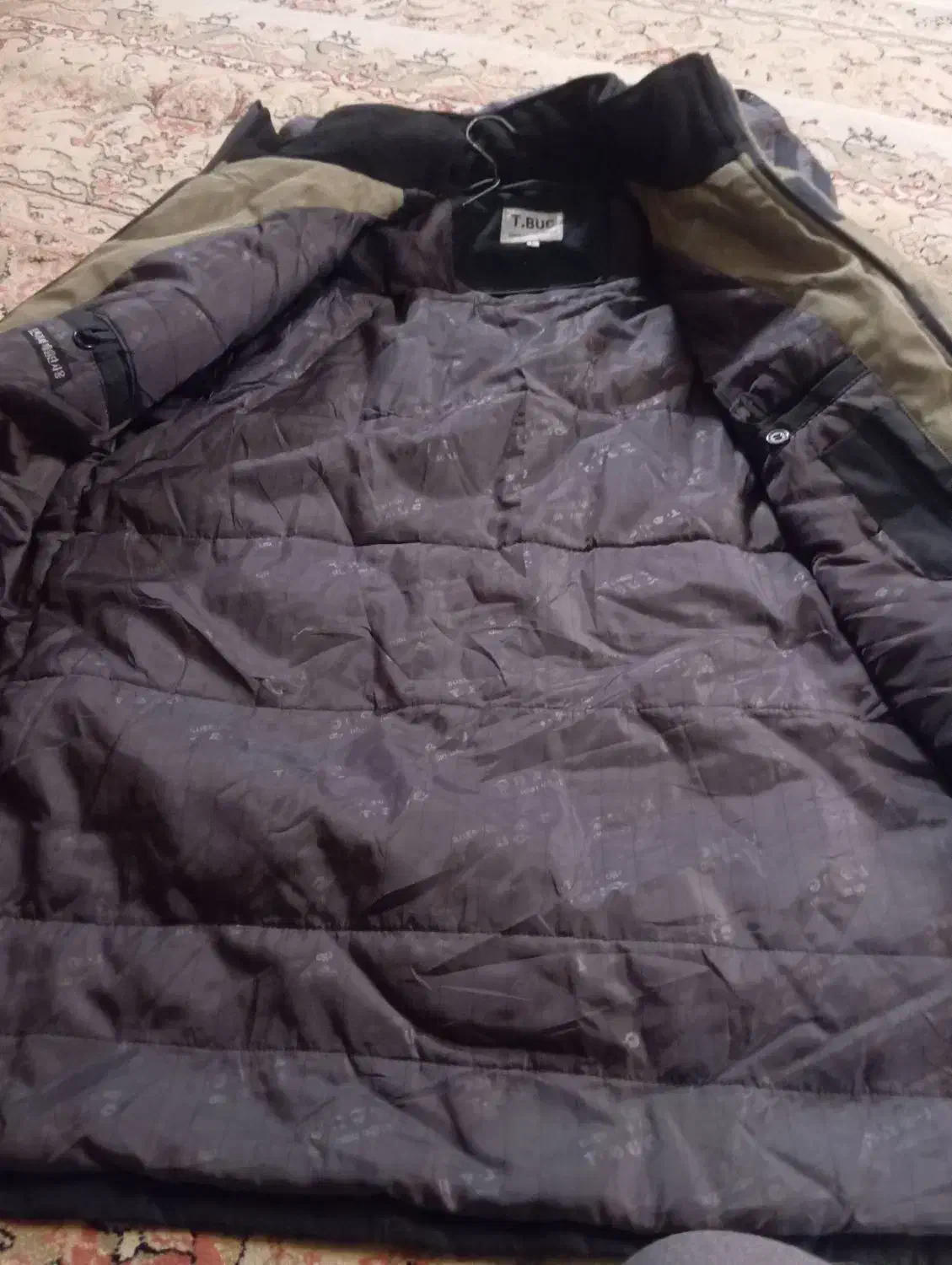 کاپشن|لباس|زابل, |دیوار