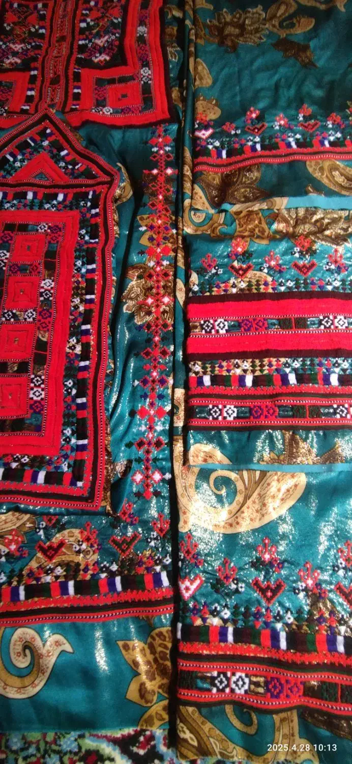 لباس دست دوز|لباس|کنارک, |دیوار