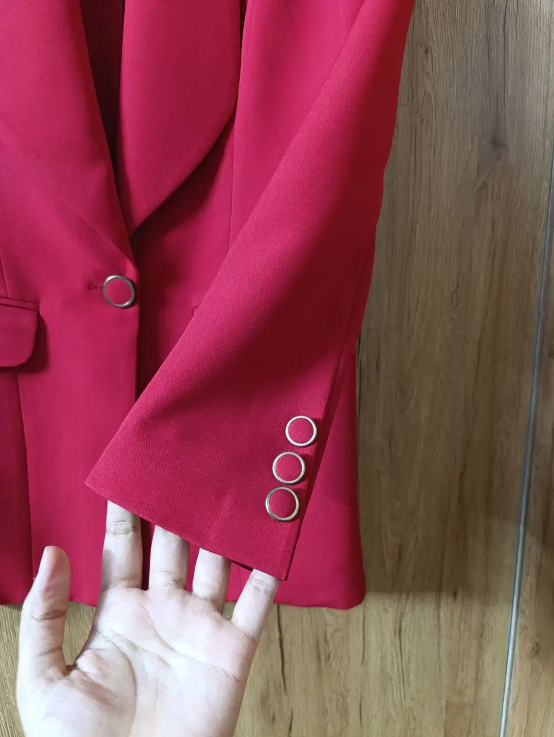 کت قرمز مجلسی مناسب یلدا|لباس|کاشان, فین بزرگ|دیوار