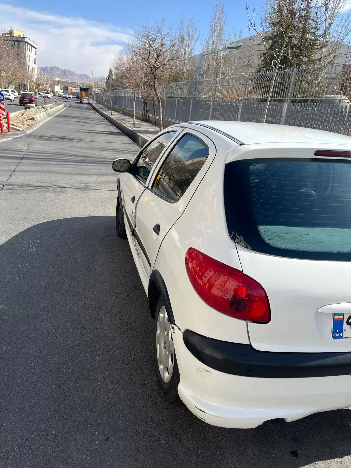 206 آخر سال 88 سفید / اسفند|خودرو سواری و وانت|تهران, علم و صنعت|دیوار