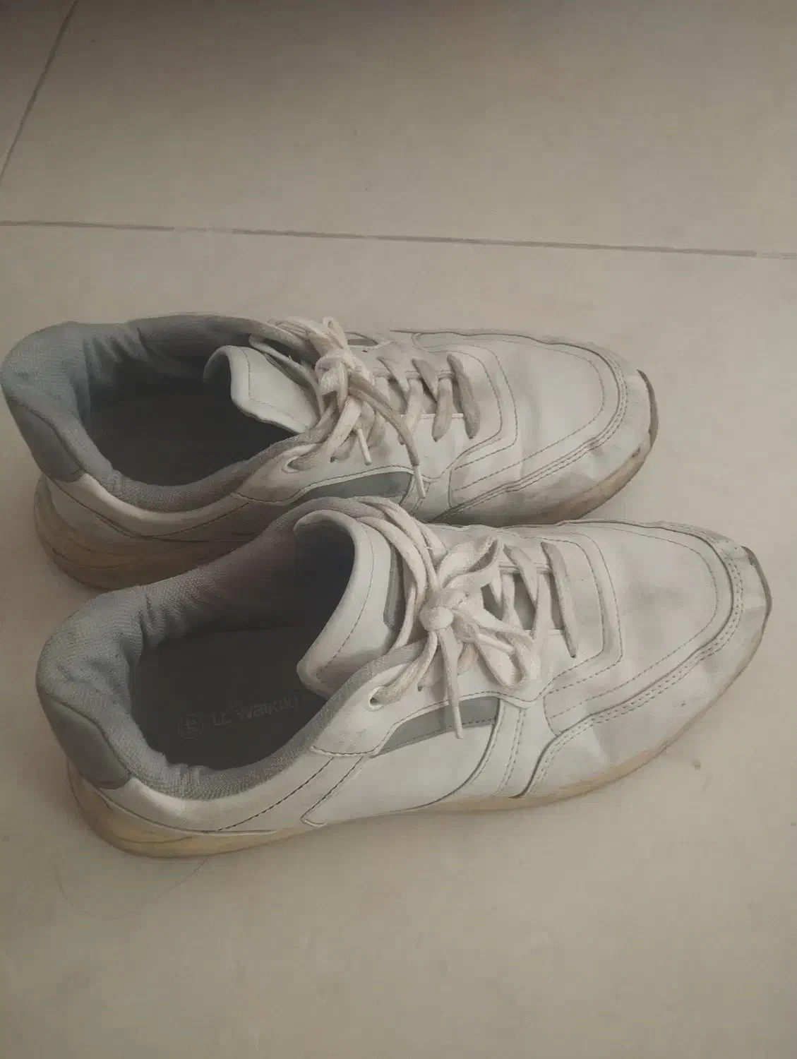 فروش یک جفت کفش اسپرت ، مارک Lc Waikiki|کیف، کفش، کمربند|ارومیه, |دیوار