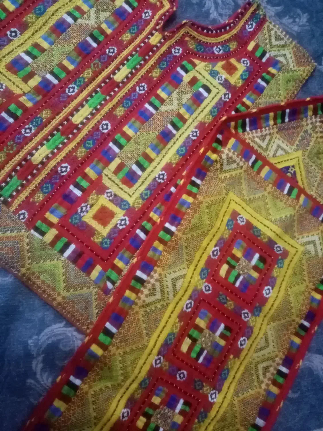 زی آستین|لباس|بیرجند, |دیوار