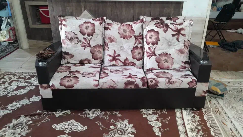 مبل هفت نفره سالمه جنسش،چرم و پارچه هست|مبلمان خانگی و میز عسلی|شیراز, شریف‌آباد|دیوار