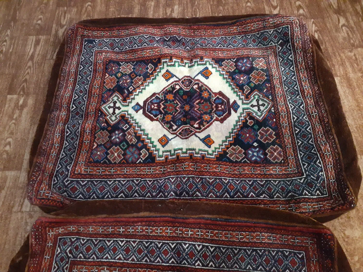 فروش دوتخته فرش پشتی قدیمی کاملا سالم|فرش|رشت, احمد گوراب|دیوار