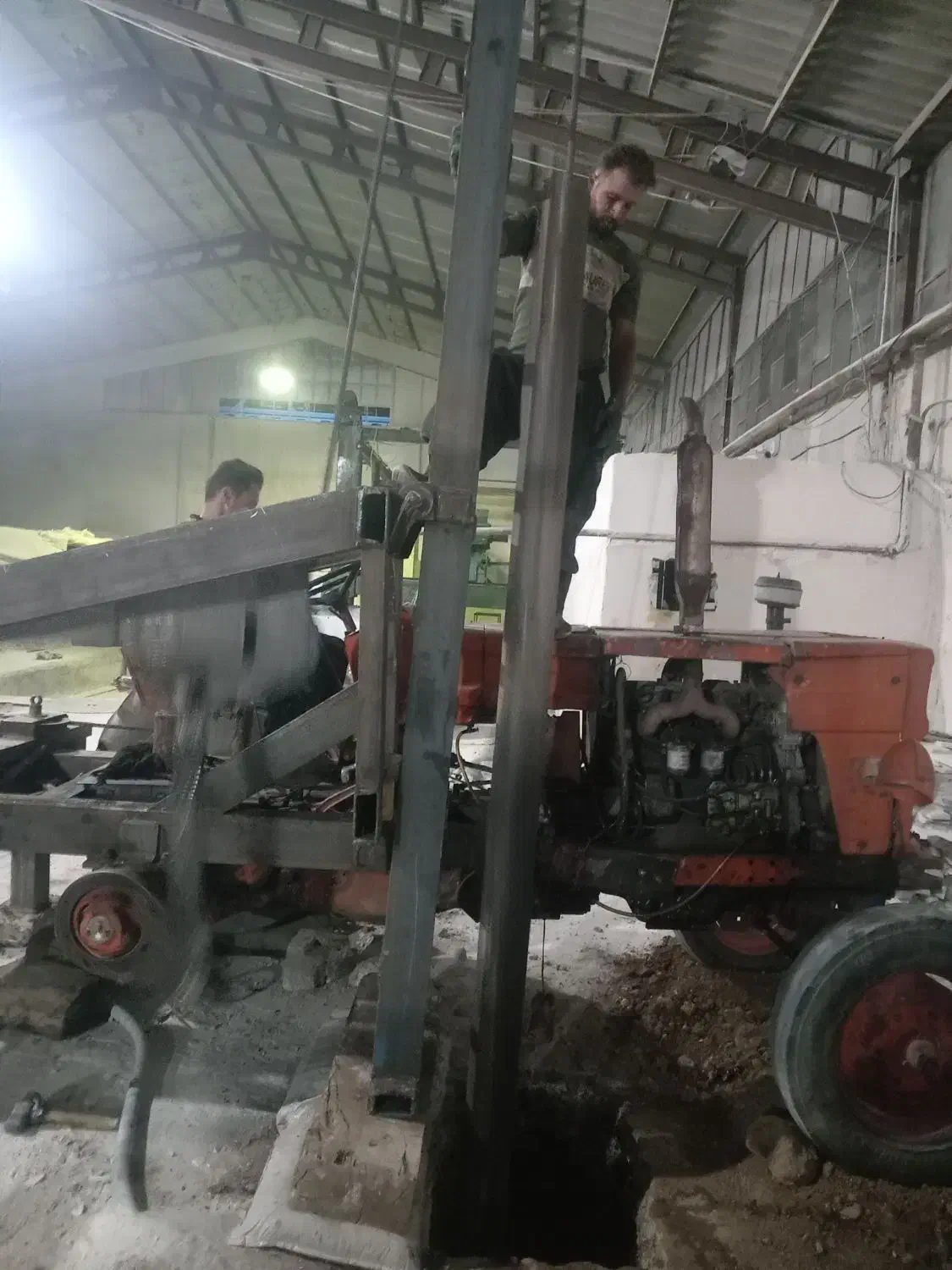 حفاری چاه عمیق ونیمه عمیق|خدمات پیشه و مهارت|نهاوند, |دیوار