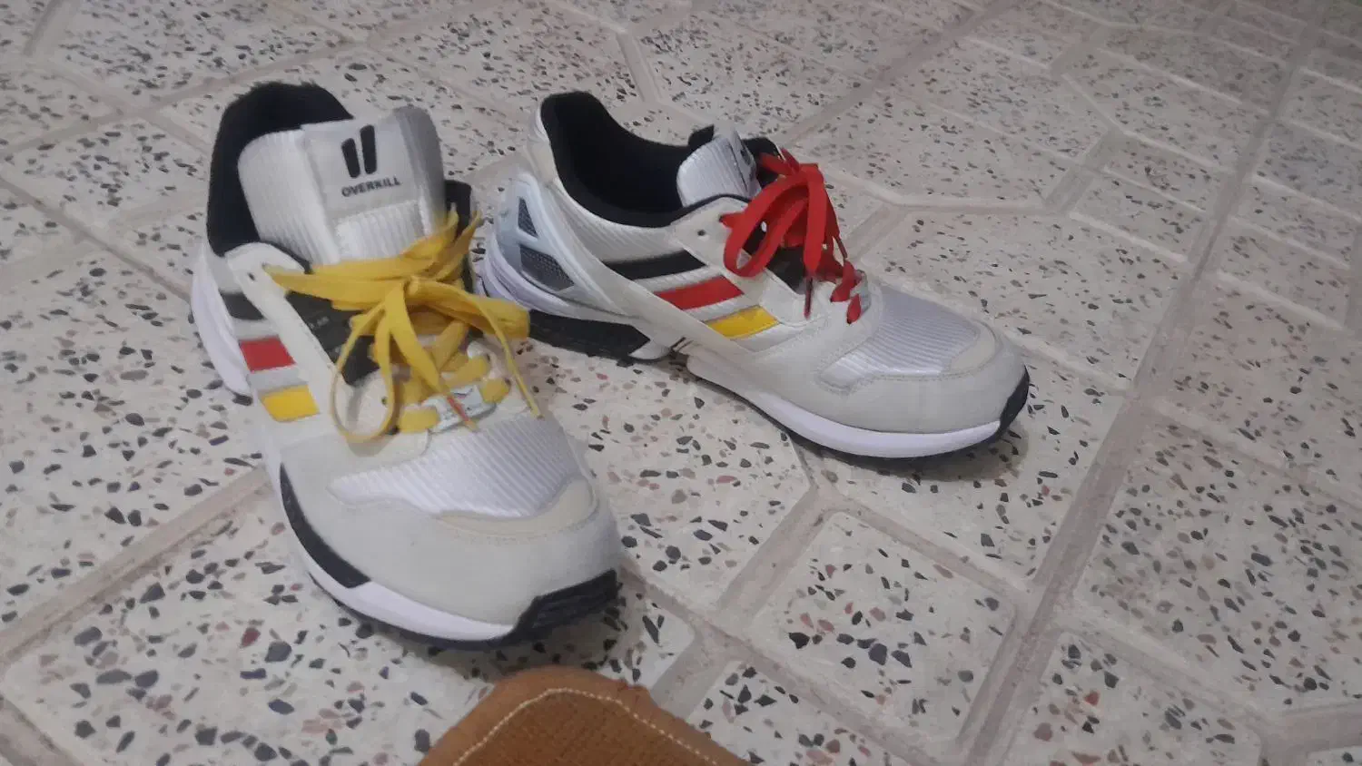 کتانی|کیف، کفش، کمربند|میانه, |دیوار