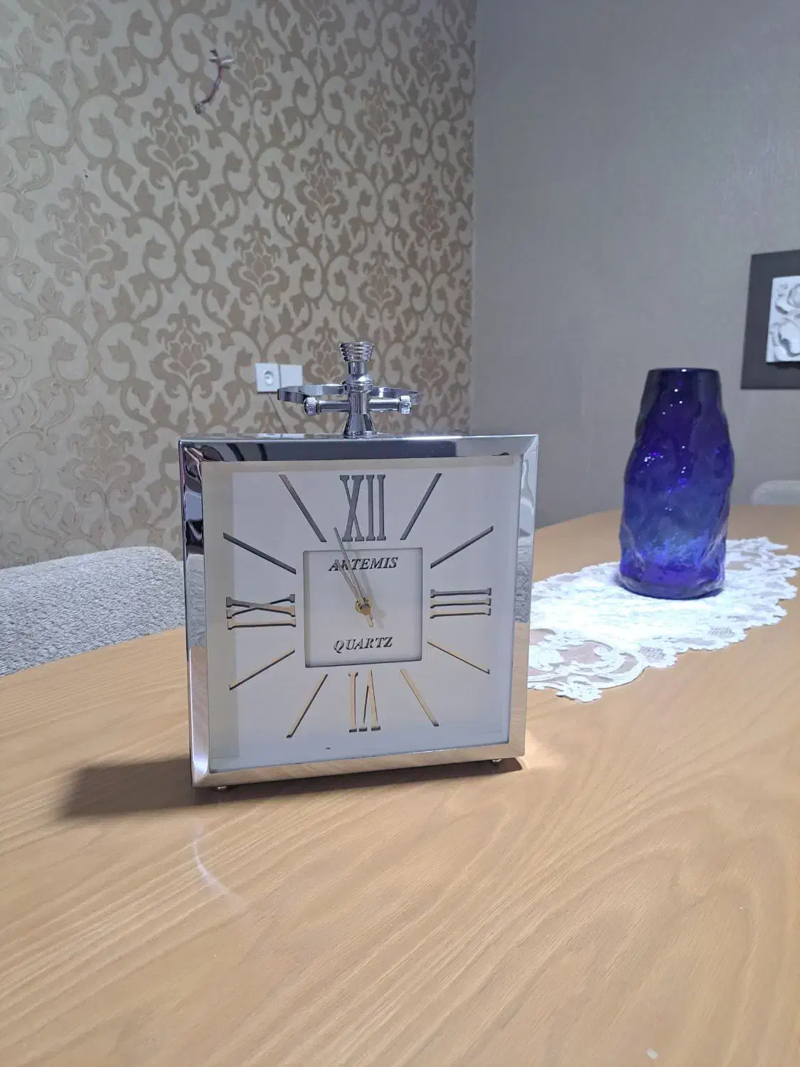 ساعت رومیزی استیل بسیار تمیز بدون خط وخش|ساعت دیواری و تزئینی|کرج, اصفهانیها|دیوار