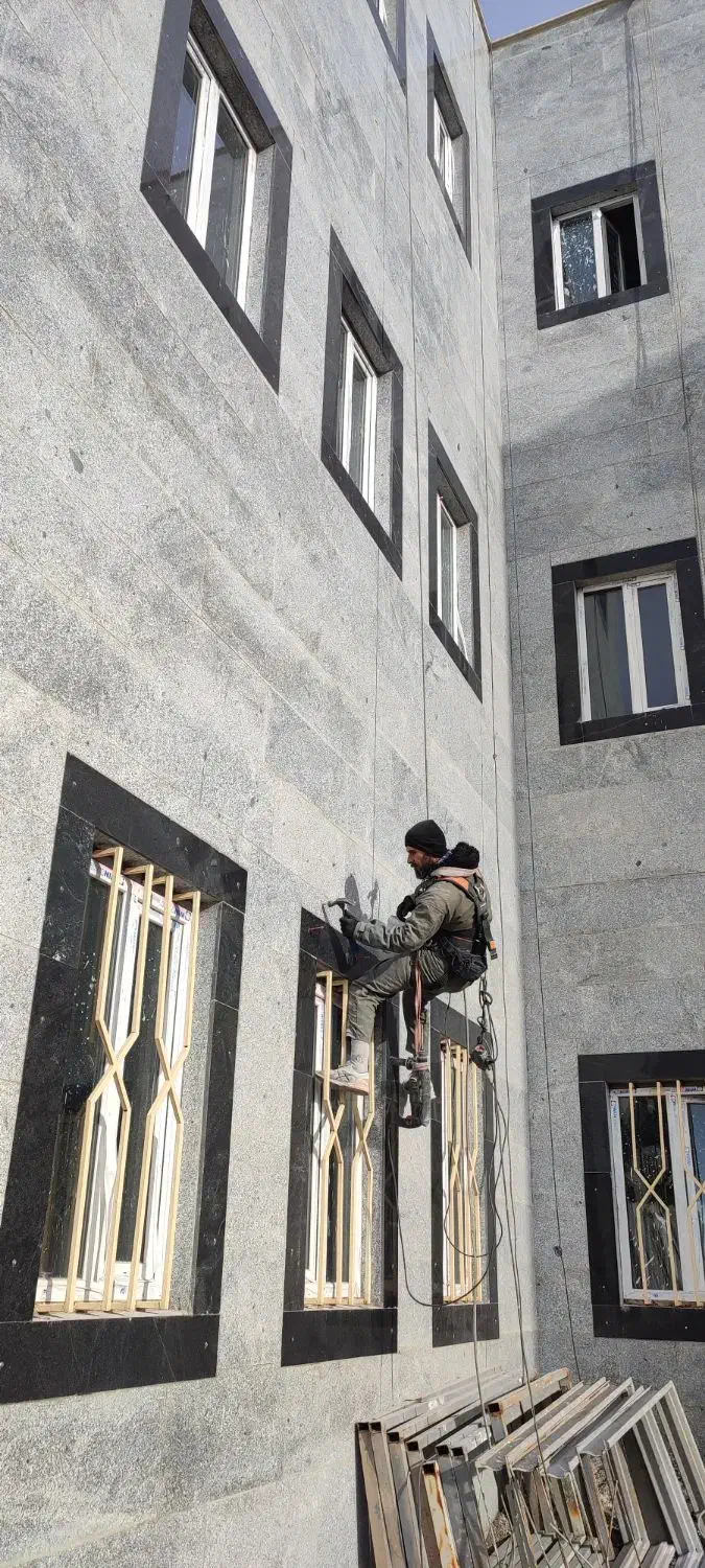 کار در ارتفاع خدمات ساختمانی عایق نانو پیچرولپلاک|خدمات پیشه و مهارت|کرمانشاه, |دیوار