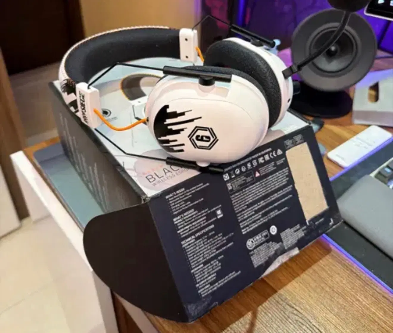 Razer Black shark V2 Pro|قطعات و لوازم جانبی رایانه|تهران, فلسطین (میدان انقلاب)|دیوار
