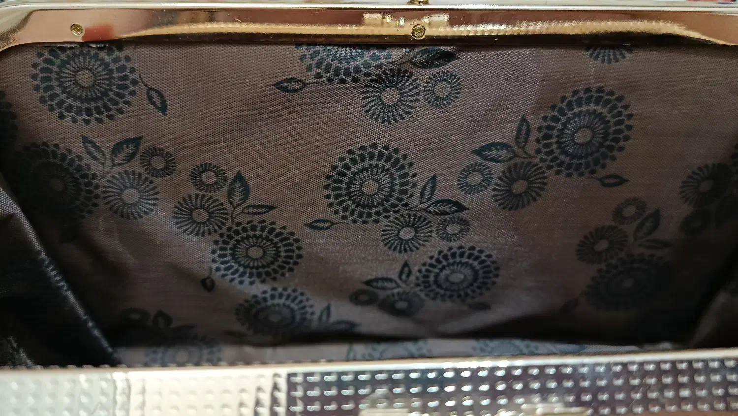 کیف مجلسی ورنی مشکی با یراق طلایی|کیف، کفش، کمربند|قم, باجک دو|دیوار