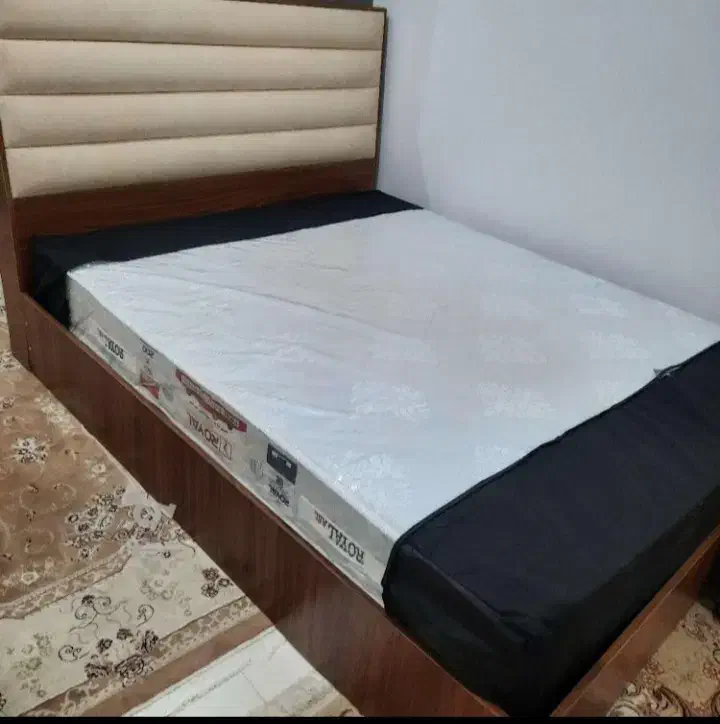 تخت خواب دو نفره به همراه تشک رویال در حد اکبند|تخت و سرویس خواب|ساری, |دیوار