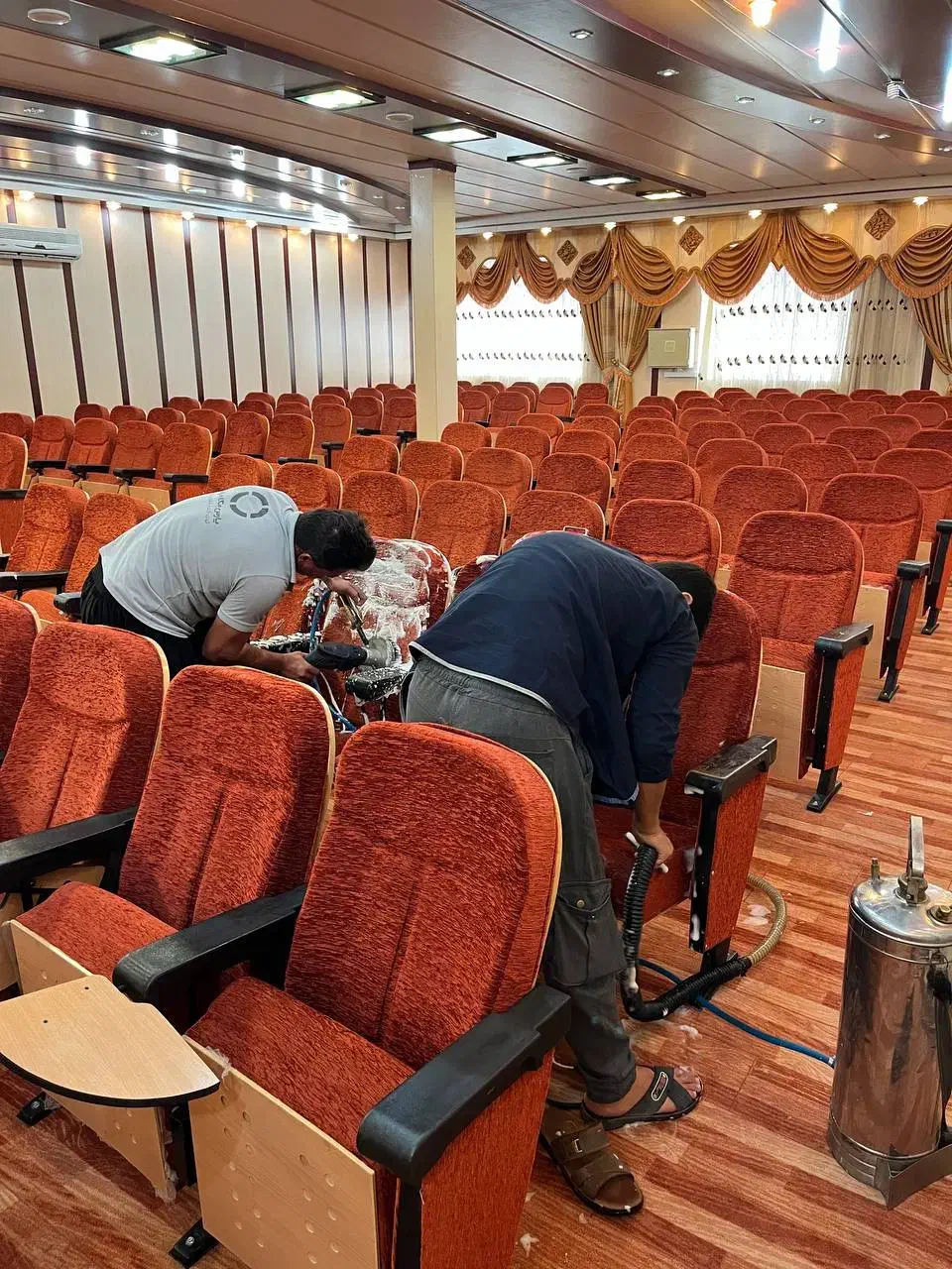 شرکت خدمات نظافتی مبلشوی سمپاشی کفسابی نشتیابی کاخ|خدمات نظافت|ایلام, |دیوار