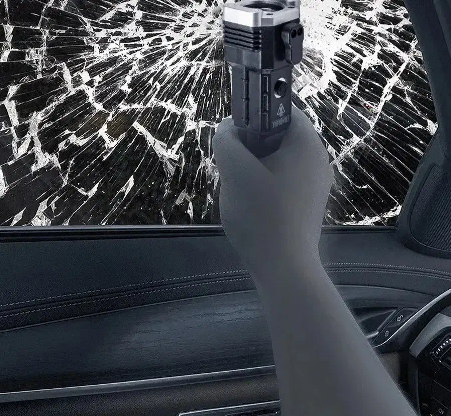 چراغ قوه/ اضطراری ۸ کاره Torch/ضدآب/ پاوربانک/ چکش|کوهنوردی و کمپینگ|تهران, تجریش|دیوار