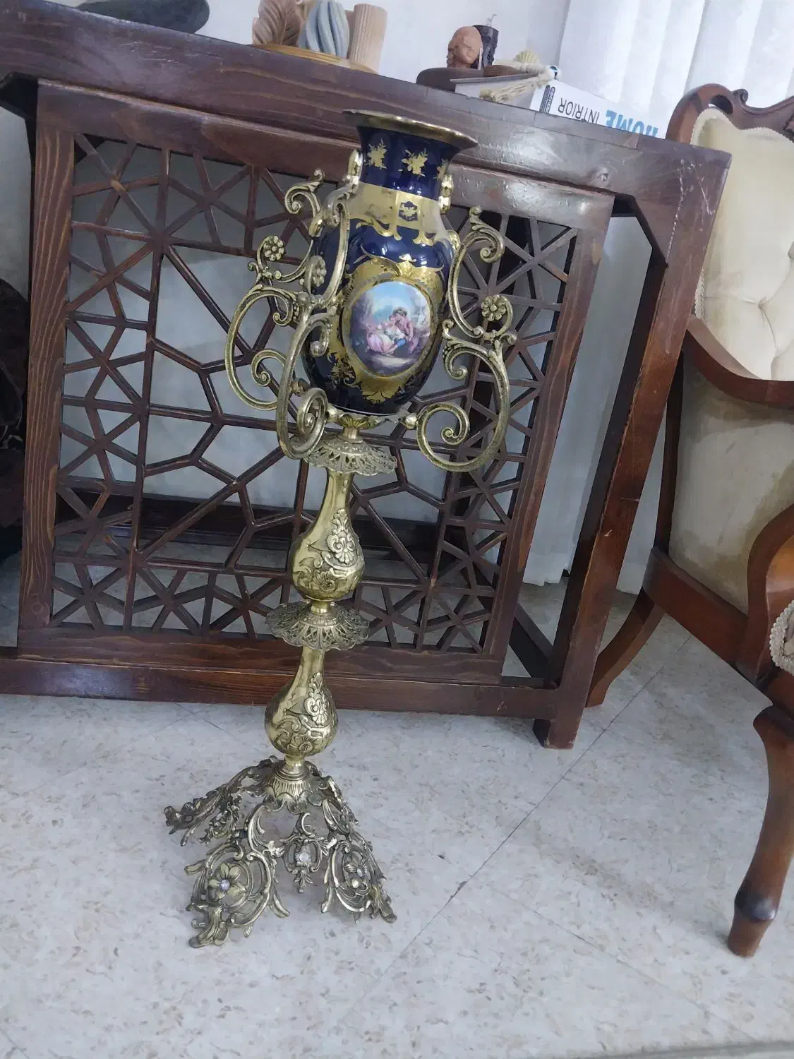 گلدان سرمه ای به همراه پایه برنجی|کلکسیون اشیاء عتیقه|شاهدشهر, |دیوار