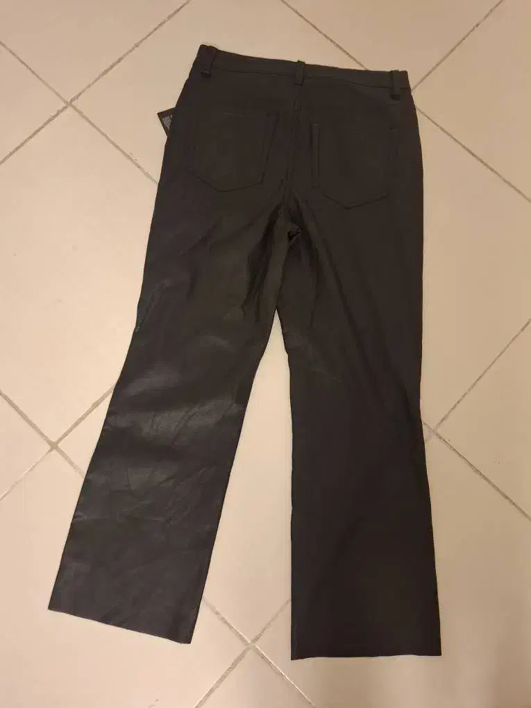 شلوار چرم مشکی برند اصل خارجی اصلا پوشیده نشده|لباس|تهران, مجیدآباد|دیوار