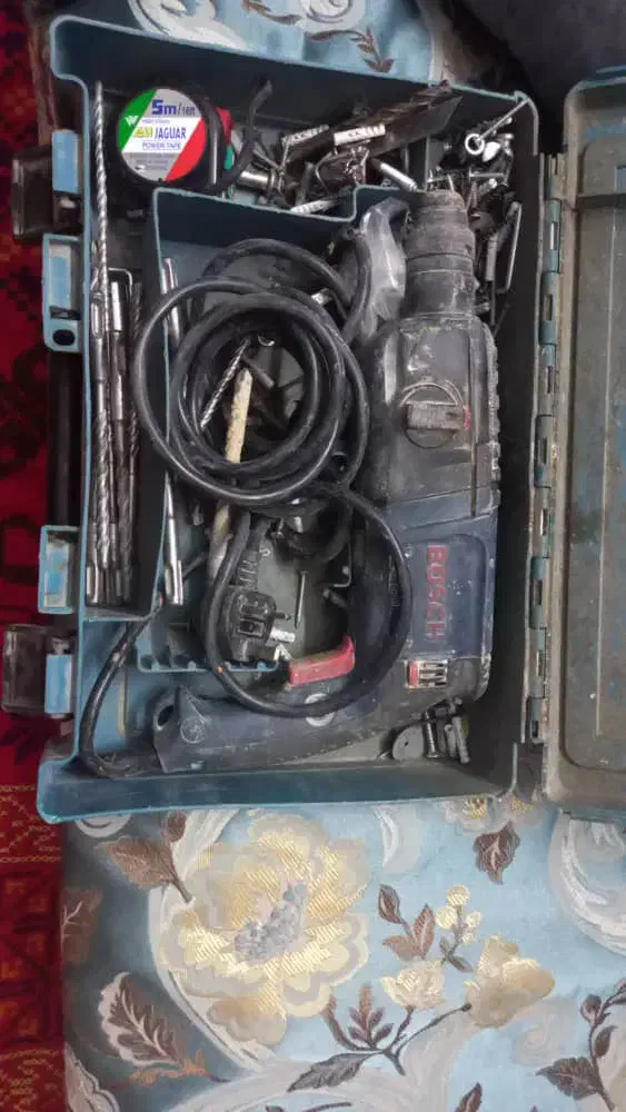 دریل و  اره  برقی  ، هلتی  مارک  بوش ، فرز ،|ابزارآلات|شیراز, گل سرخ|دیوار