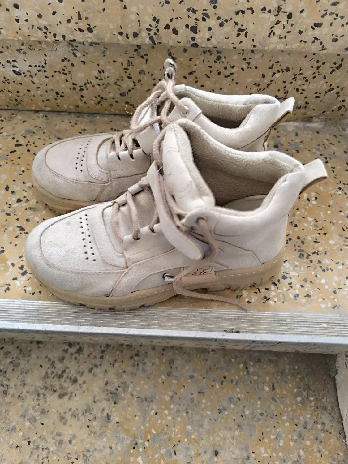 نیم بوت وکفش|کیف، کفش، کمربند|مهاباد (آذربایجان غربی), |دیوار