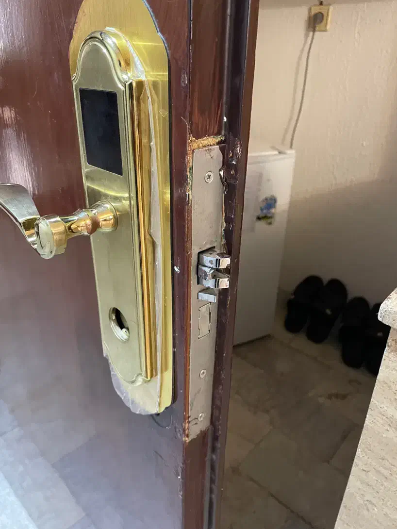 نصاب درب پلیوود چوبی ضد سرقت و....|خدمات پیشه و مهارت|مشهد, آزادشهر|دیوار