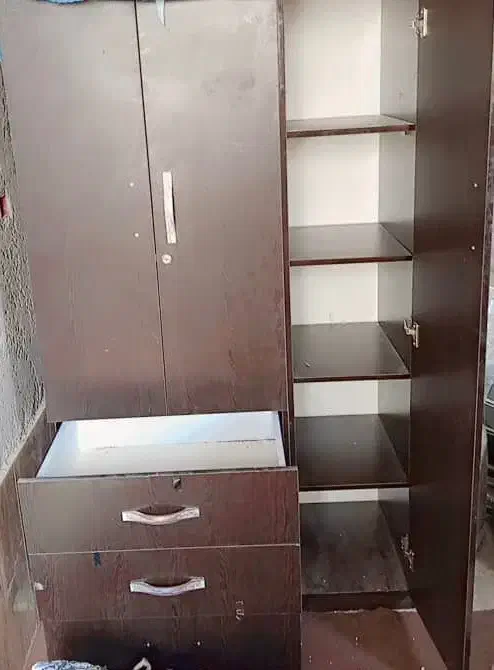 کمد لباس ساعت ایستاده چوبی ومیز و صندلی سالم|جاکفشی، کمد، دراور|فسا, |دیوار