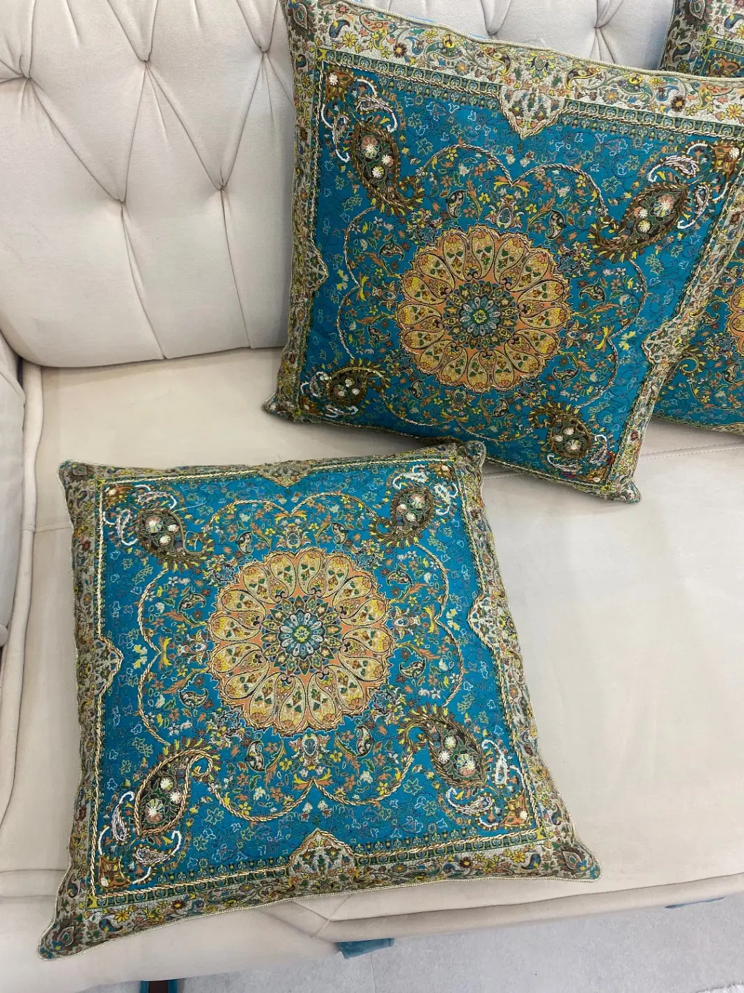 کوسن|مبلمان خانگی و میز عسلی|شیراز, فرهنگ شهر|دیوار
