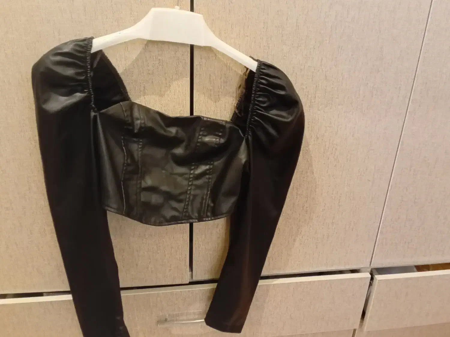 کراپ چرم|لباس|اردبیل, |دیوار