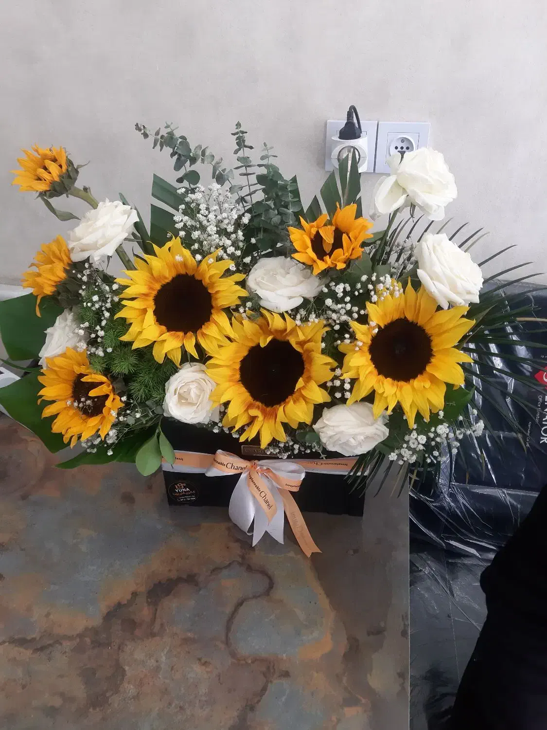 دسته گل شیک|گل و گیاه طبیعی|مشهد, هفت تیر (حافظ)|دیوار